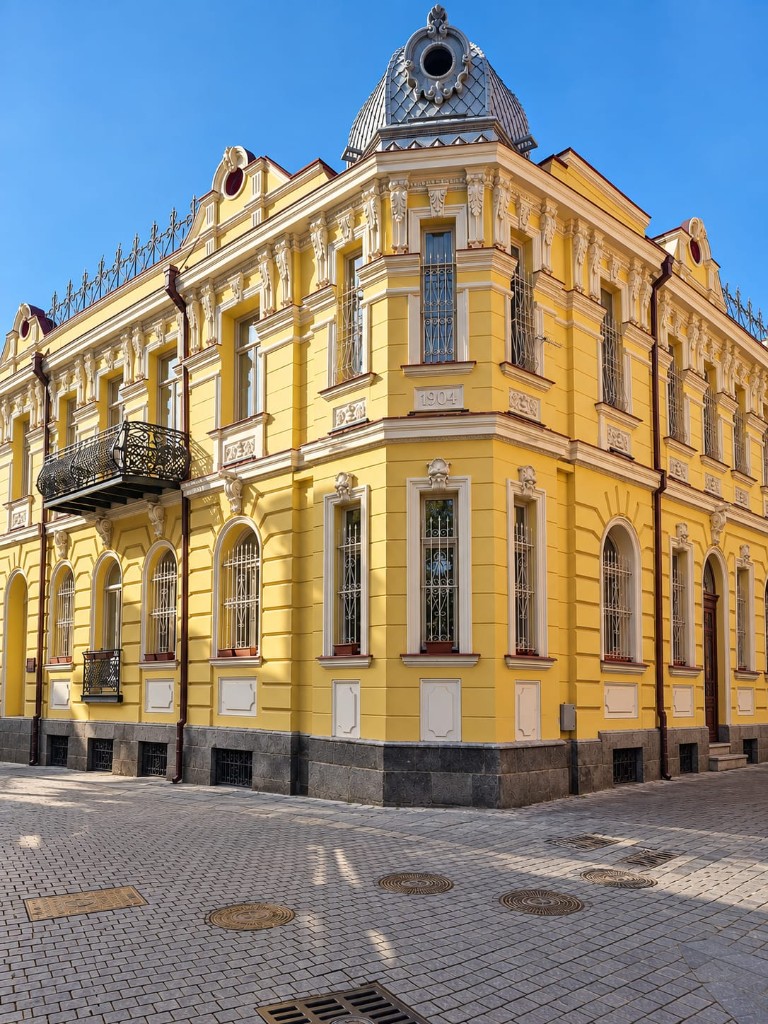 The yellow corner house of Sakhli 1904